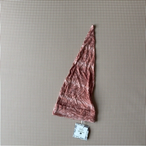 Kate Quinn Bamboo Collection Croc Print
Gnome Hat & Bloomers. Size 6-12 months - Picture 9 of 10